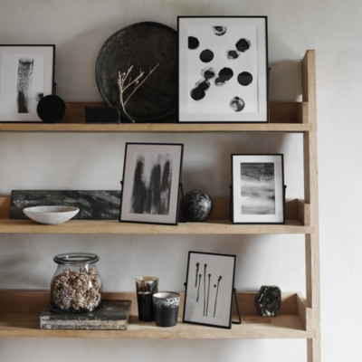 https://whitecompany.scene7.com/is/image/whitecompany/Fine-Black-Easel-Frame-4x6-/MFHSM_AU19_90_EEL?$M_S_PDP$