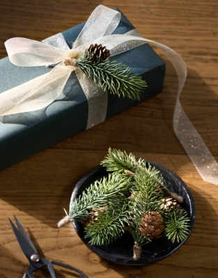 Fir and Pinecone Decorations – Set of 6