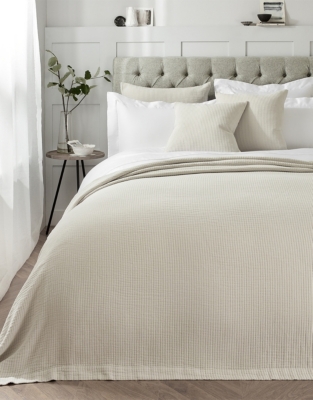 Florian Bedspread & Cushion Cover Collection