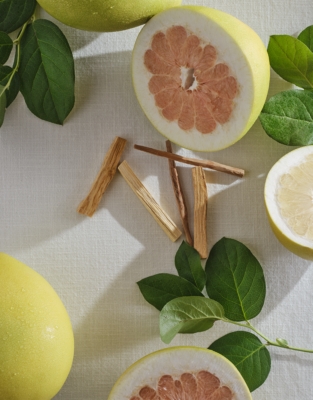 Fresh Pomelo Signature Candle