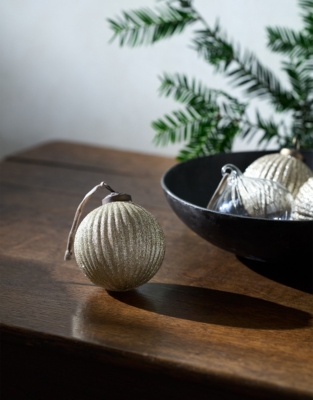 Glitter Ribbed Bauble – 8cm
