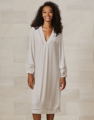 White company 2025 velvet dress