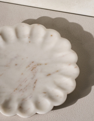 Larton Scalloped Marble Plate