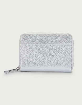 White deals coin purse