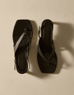 Leather Kitten Heel Toe Post Sandals - Black