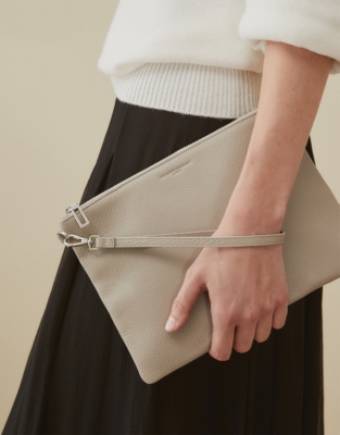 white wristlet clutch bag