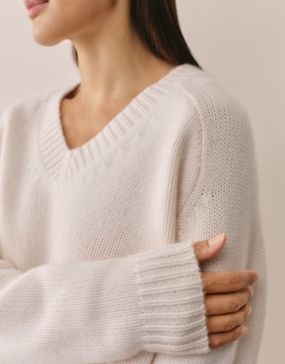 Luxury Cashmere V-Neck Boxy Jumper - Porcelain