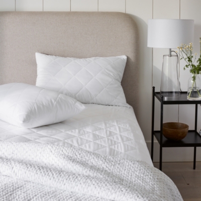 https://whitecompany.scene7.com/is/image/whitecompany/Luxury-Cotton-Rich-Quilted-Waterproof-Mattress-Protector/LUXPURECOTMP01_1_T?$M_S_PDP$