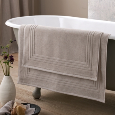 Shoppers Call This Bath Mat 'Luxury,' and It's on Sale