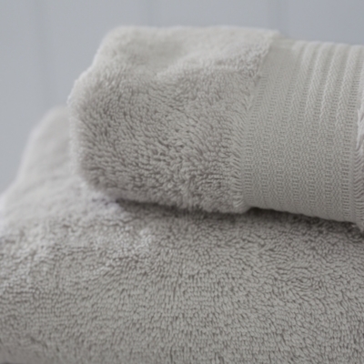 The White Company Pearl Grey Hydrocotton Super Jumbo Towel