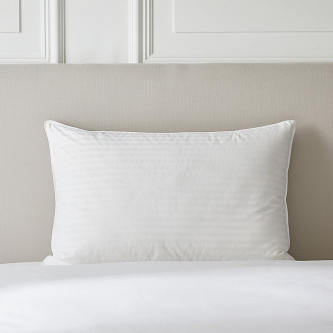 https://whitecompany.scene7.com/is/image/whitecompany/Luxury-Hungarian-Goose-Down-Pillows/HUNGARIANGOOSEDOWNP01_1_T?$M_S_PDP$
