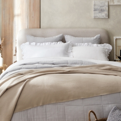 Luxury bedspreads best sale and throws