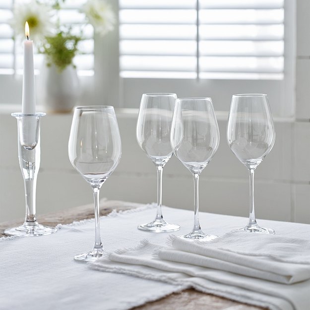 Maltby Wine Glasses – Set of 4 | Tableware | The White Company