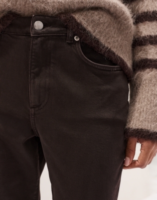Marlon Straight Leg Jean