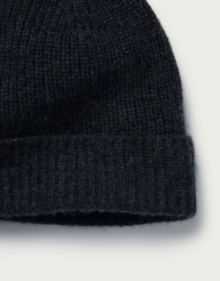 Men’s Cashmere Beanie Hat Accessories Sale The White Company UK