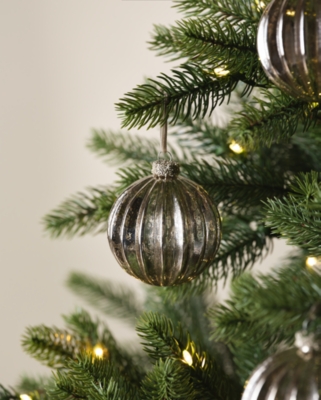 Mercury Ribbed Bauble