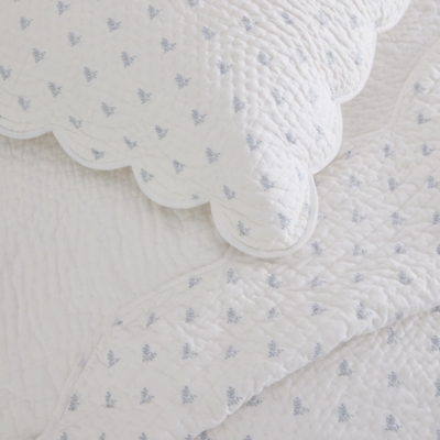 Milfield Scallop Edge Quilt