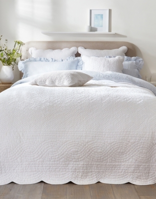 Milfield Scallop Edge Quilt