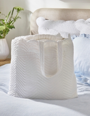 Milfield Scallop Quilt & Cushion Collection