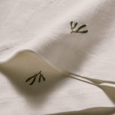 Mistletoe Embroidered Napkins – Set of 4