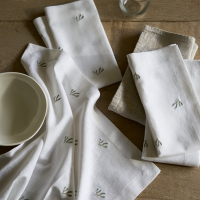 Mistletoe Embroidered Napkins – Set of 4
