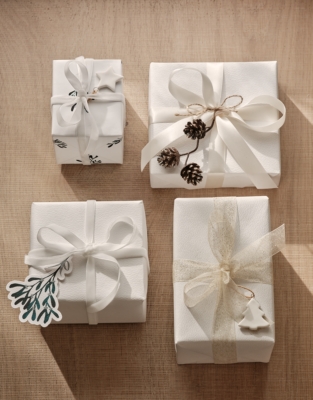 Mistletoe Tags – Set of 12