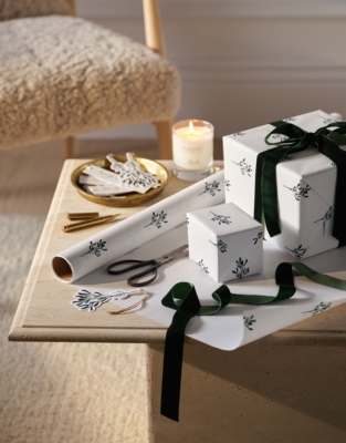 Mistletoe Wrapping Paper – 10m