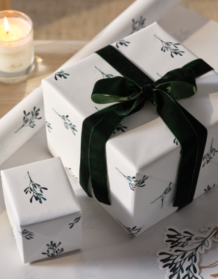 Mistletoe Wrapping Paper – 10m