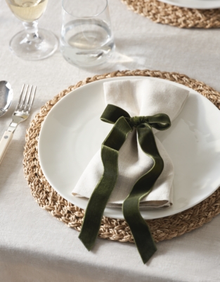 Moss Green Velvet Napkin Bows – Set of 6
