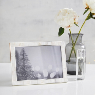 https://whitecompany.scene7.com/is/image/whitecompany/Mother-of-Pearl-Photo-Frame---5x7-/MOHF5_15_MAIN?$M_PDP_135x135$