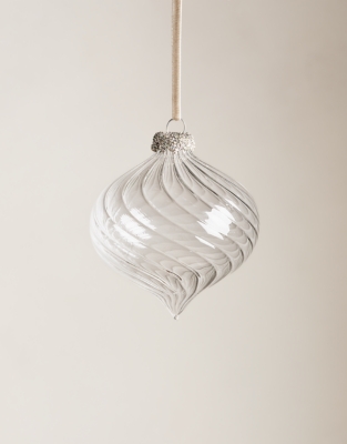 Optic Ribbed Bauble