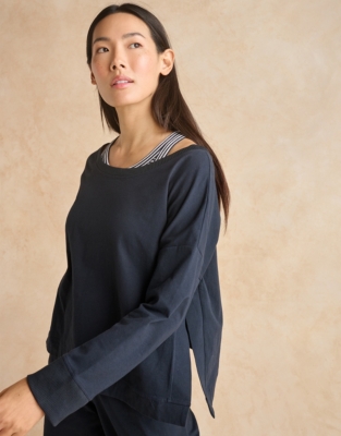 Side split outlet sweatshirt