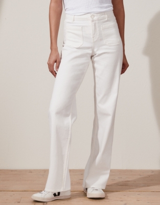 https://whitecompany.scene7.com/is/image/whitecompany/Organic-Cotton-Front-Pocket-Jeans/A0247111_SU22_15_P_F?$M_P_PDP$