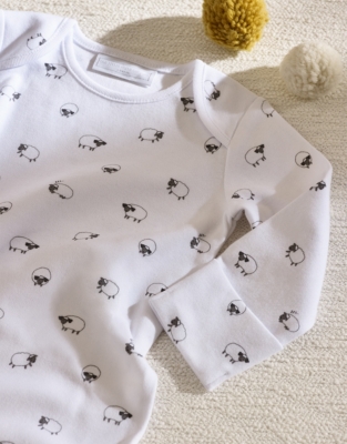 Organic Cotton Grey Sheep New Arrival Gift Set (0–6mths)