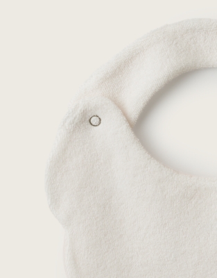 Organic Cotton Holly & Hearts Scalloped Bibs – Set of 2