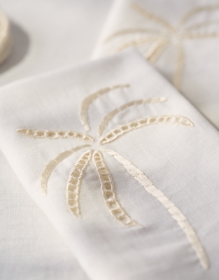 Palm Tree Embroidered Napkin – Set of 4