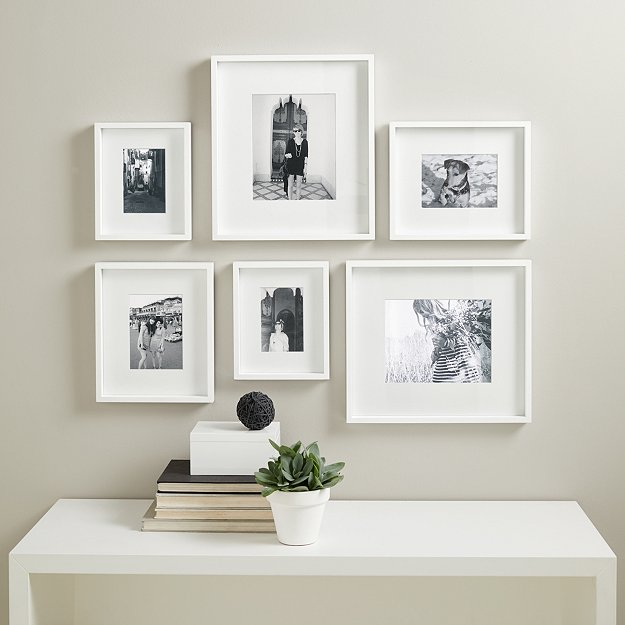 https://whitecompany.scene7.com/is/image/whitecompany/Picture-Gallery-Wall-Small-Photo-Frame-Set/WOHGS_15_MAIN?$D_PDP_412x412$