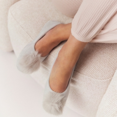 White company hot sale slippers