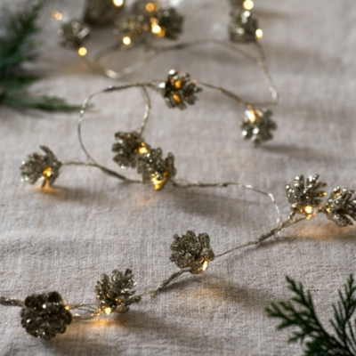 Pre Lit Fir Cone Garland – 30 Bulbs