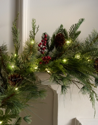 Pre-Lit Red Berry Garland – 250cm