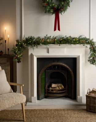 Pre-Lit Red Berry Garland – 250cm