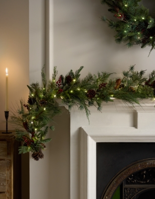 Pre-Lit Rustic Red Berry Garland – 250cm