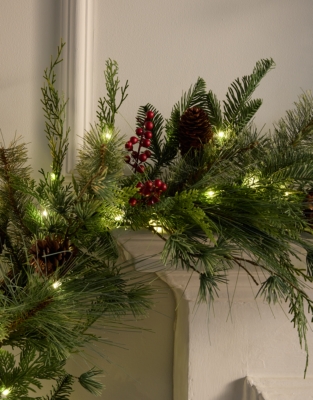 Pre-Lit Rustic Red Berry Garland – 250cm