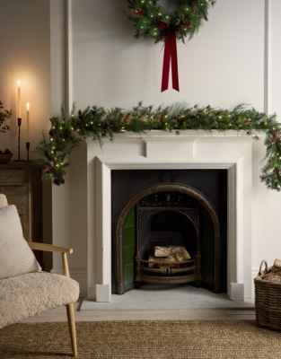 Pre-Lit Rustic Red Berry Garland – 250cm