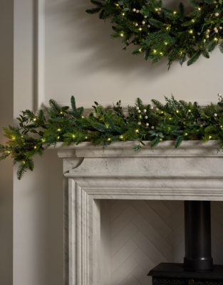 Pre-Lit Townhouse Garland – 180cm