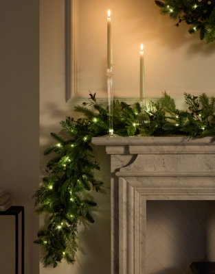 Pre-Lit Townhouse Garland – 250cm