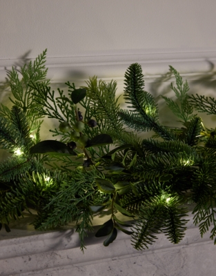 Pre-Lit Townhouse Garland – 250cm