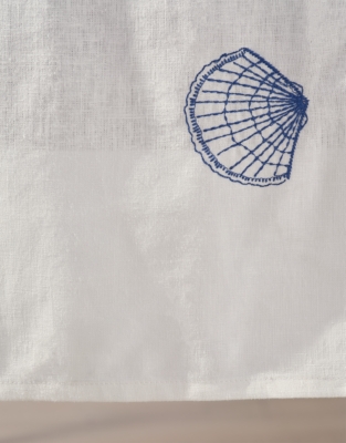 Prise du Jour Embroidered Table Runner