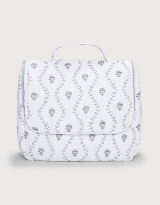 White company 2025 toiletry bag