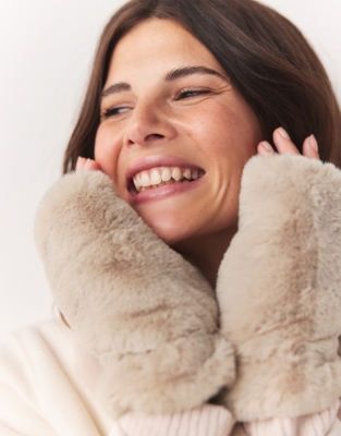 White faux fur clearance gloves